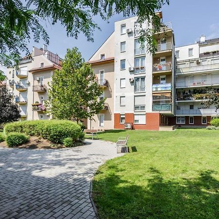 Bpr Galactic Empire Home With Balcony Budapest Bagian luar foto