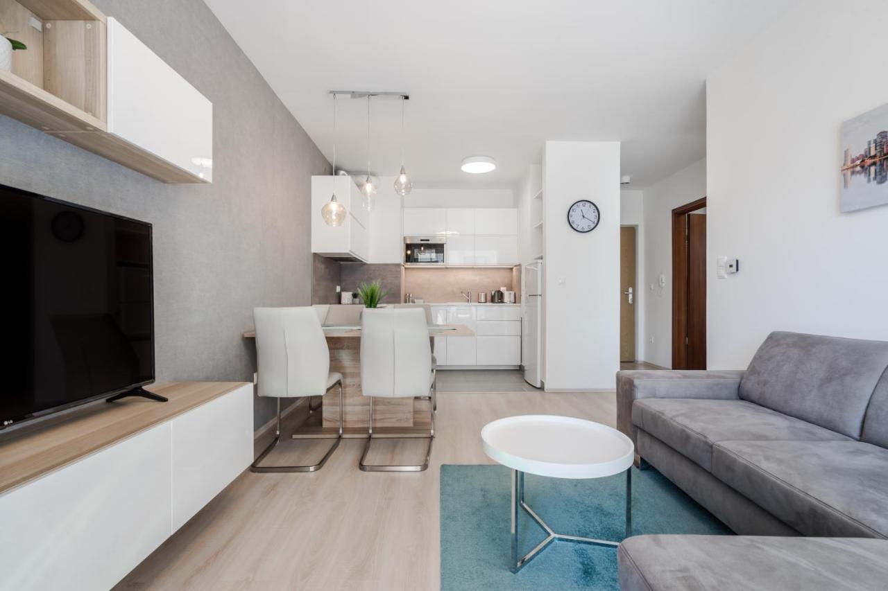 Bpr Galactic Empire Home With Balcony Budapest Bagian luar foto