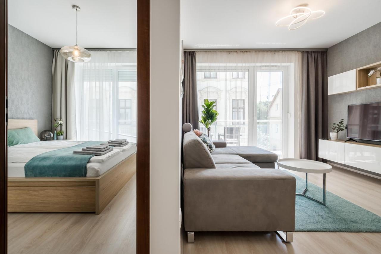 Bpr Galactic Empire Home With Balcony Budapest Bagian luar foto