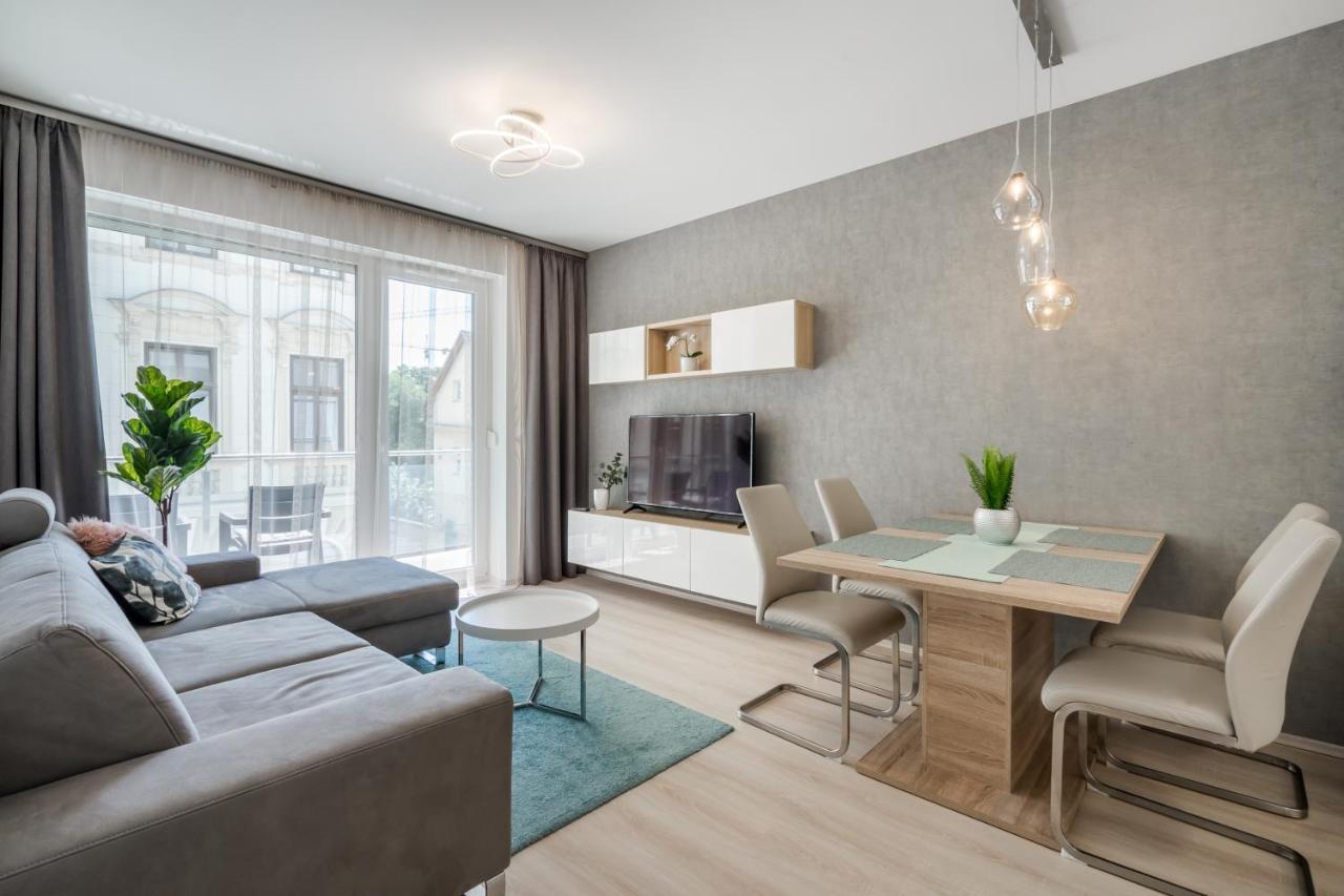 Bpr Galactic Empire Home With Balcony Budapest Bagian luar foto